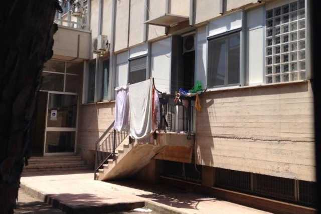 I custodi scolastici: �Viviamo nell'edificio e siamo i suoi schiavi�